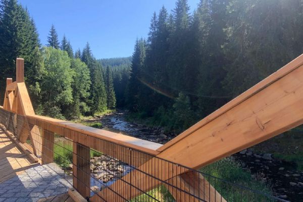 Hradlový most u šumavské Modravy už slouží turistům