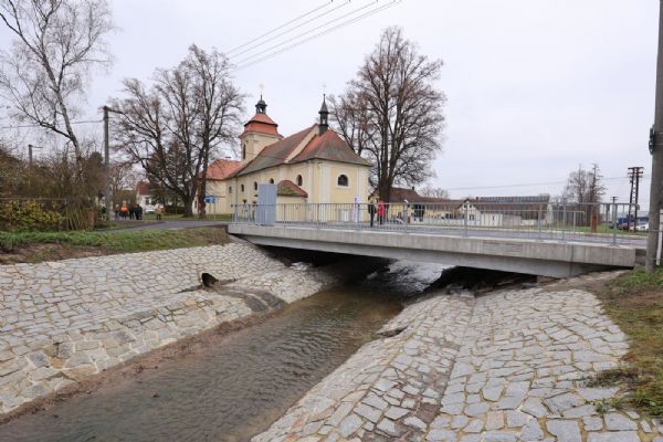Opravený most a silnice v Dnešicích slouží motoristům
