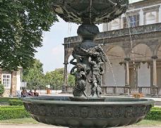 Zpívající fontána v Mariánských Lázních opět láká návštěvníky