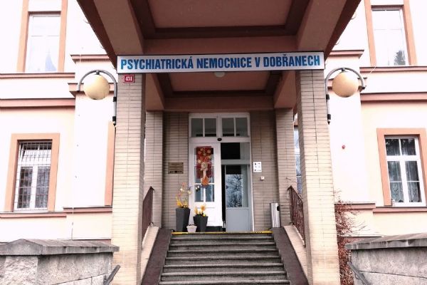 Ambulanci Psychiatrické nemocnice v Dobřanech najdou pacienti v Černicích