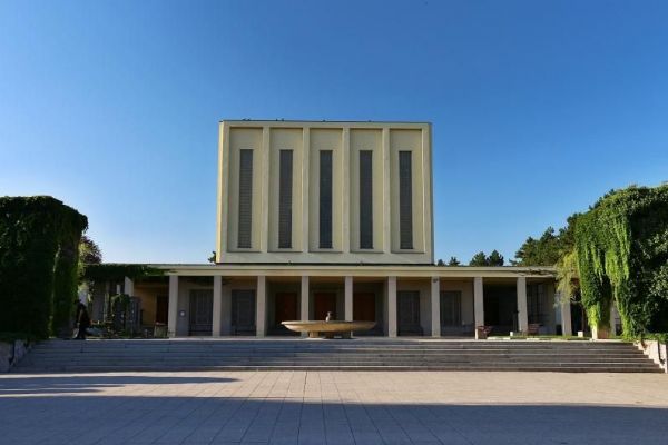 Strašnické krematorium slouží Praze už 90 let