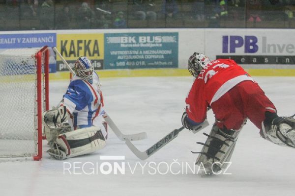 Mladí finští hokejisté si zatrénují na ledě Vysočiny