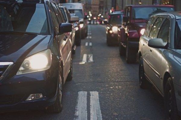 Plzeňské ovzduší trápí znečištění způsobené auty