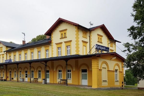 Kynšperk nad Ohří: Výpravní budova železniční stanice prošla opravou
