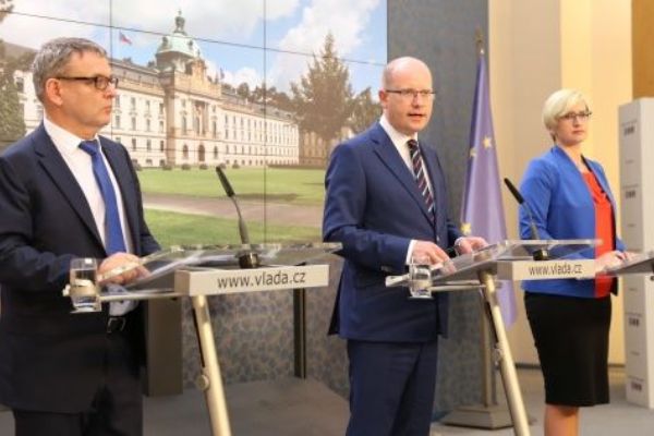 Vláda schválila plán restrukturalizace tří krajů a na opravy silnic v regionech přispěje částkou 394,4 milionu korun