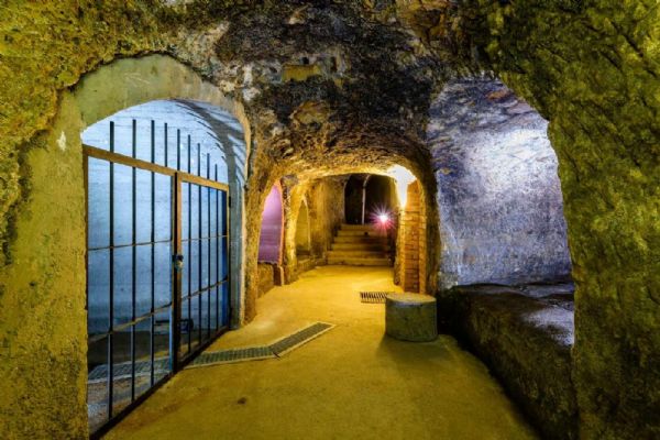 Adventní tip na zážitek: prohlídky historického podzemí za svitu baterek 