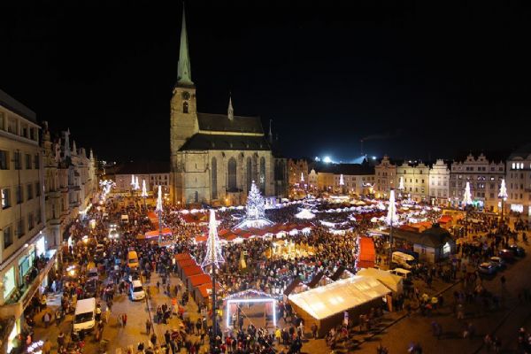 Adventní trhy v Plzni zahájí v pátek filmaři