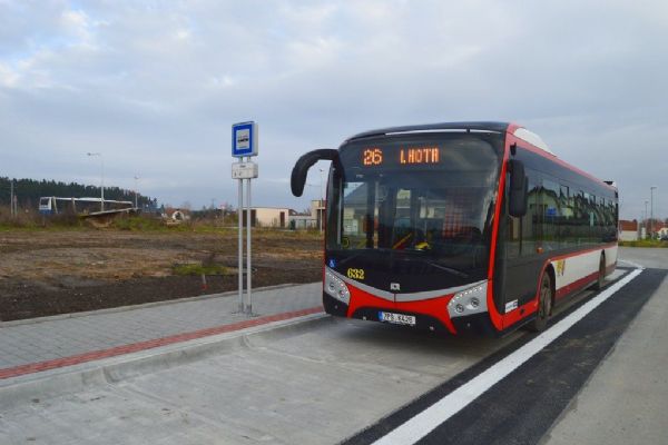 Autobusy MHD linek číslo 42 a 26 jezdí od neděle přes celou Lhotu
