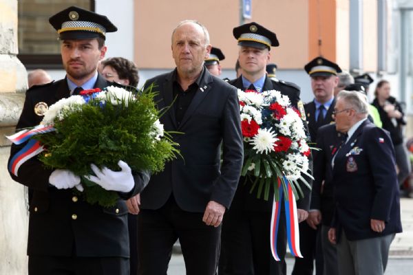 Desítky lidí si připomněly příběh tří leteckých hrdinů z Doubravky