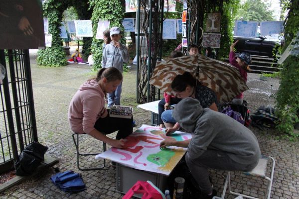 Děti ze ZUŠ Trnka budou v centru Plzně malovat na obří plátno