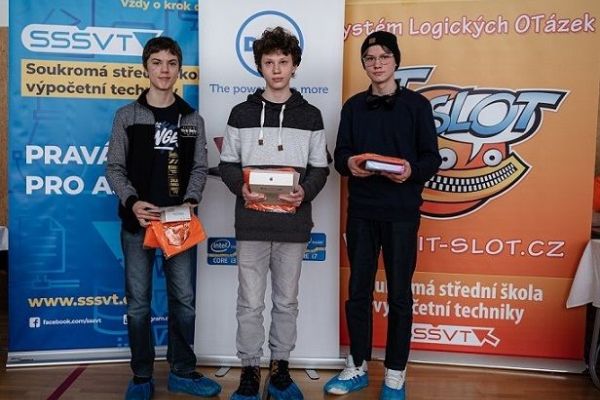 Finále soutěže IT-SLOT: v informatice dominují chlapci 