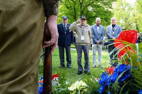 Je jim 97 a více. S Plzeňany teď sdílejí vzpomínky, jak v květnu 1945 osvobozovali Plzeň