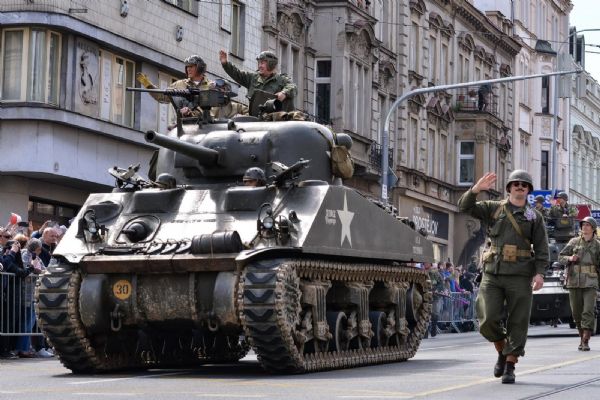 Klatovskou třídou projede v neděli obří konvoj vojenských vozidel