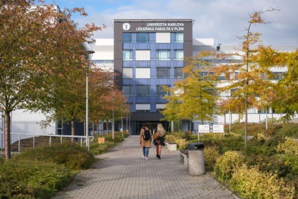 Lékařská fakulta v Plzni čelí rekordnímu zájmu uchazečů