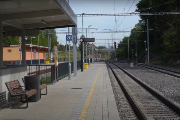 Modernizace stanice Pačejov skončila, opravená budova se otevře do konce roku 