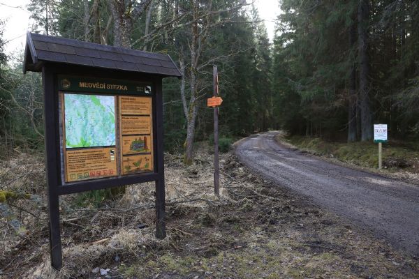 NP Šumava uzavřela dvě turistické trasy na Novopecku
