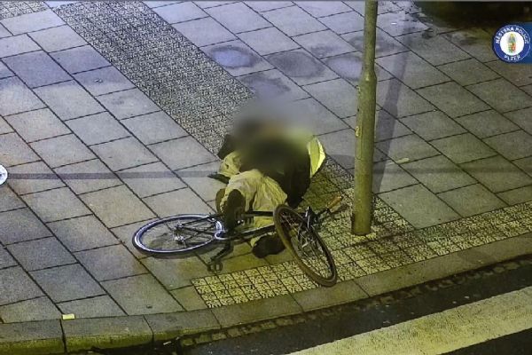 Opilý cyklista narazil na Americké do semaforu 