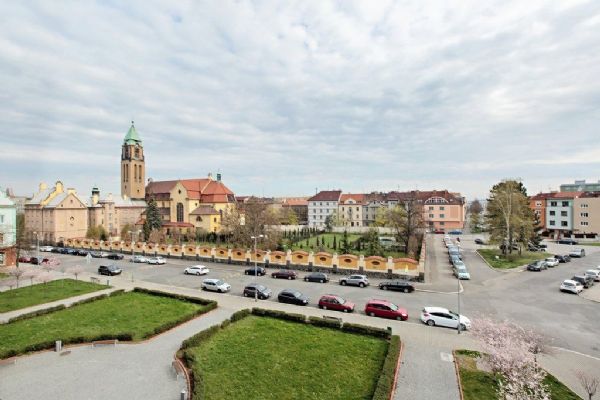 Oslavy: Nadace Proměny Karla Komárka oživí Jiráskovo náměstí 