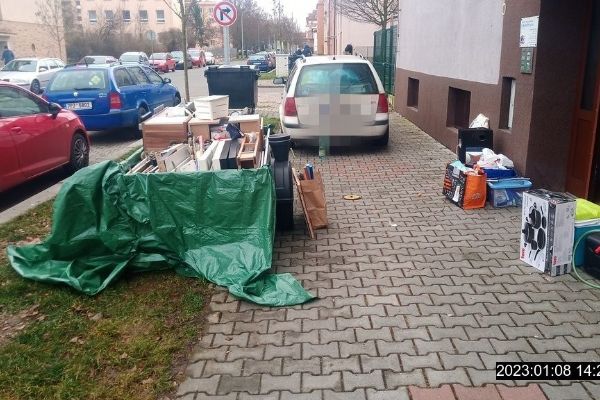 Plzeň bojuje proti černým skládkám. Strážníci dopadli další pachatele