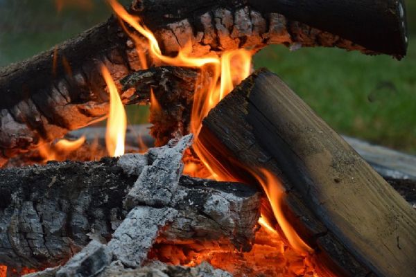 Plzeň chce omezit rozdělávání ohňů v přírodě