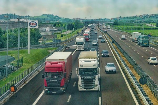 Plzeňsko má druhý nejnižší počet nehod v ČR: Jak se vyhnout komplikacím na cestách?