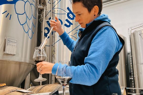 Plzeňský pivovar Proud uvádí na trh piva stařená v sudech po whisky