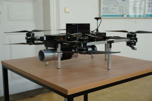 Plzeňští dronaři testují nový zhášecí dron