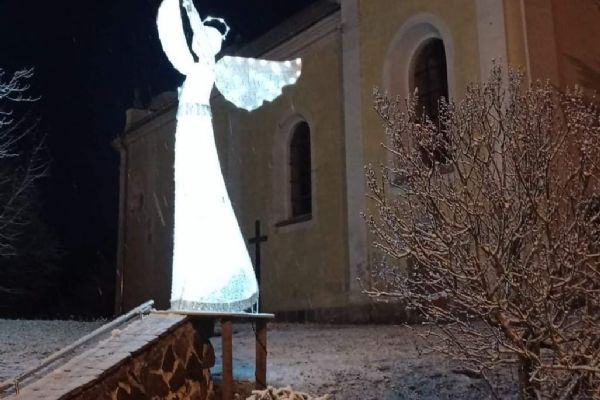 Policisté už ví, kdo ukradl dvoumetrového anděla v Chodové Plané