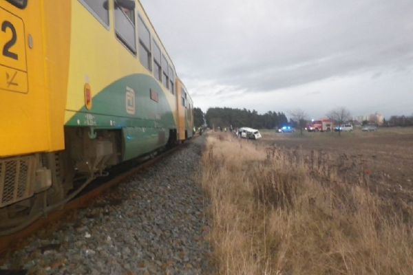 Při nehodě dodávky s vlakem u Kamenného Újezda se nikdo nezranil
