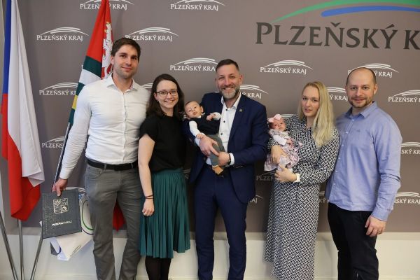První občánci Plzeňského kraje navštívili úřad