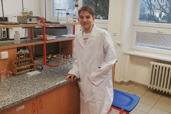 Richard Staněk z 21. ZŠ se probojoval mezi nejlepší Mladé chemiky