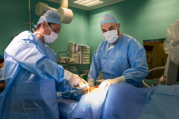 Rokycanská nemocnice otevřela ortopedickou ambulanci. Operuje doktor Viktorky
