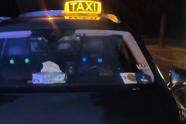 Taxikáři v Plzni jezdí bez technické