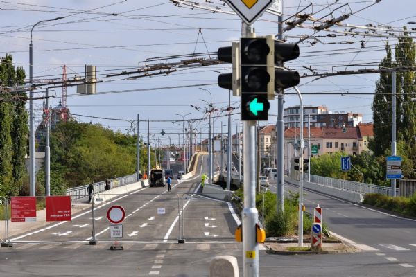 V Plzni končí oprava mostu Milénia, auta se na něj plně vrátí v pátek 