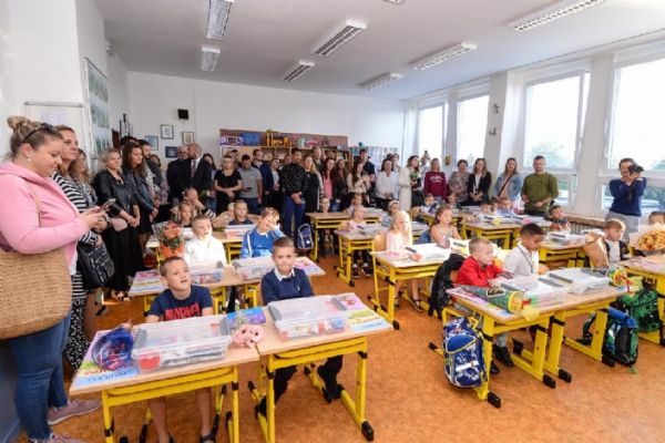 V Plzni přibylo prvňáčků, je jich více než 1 800. Začal nový školní rok