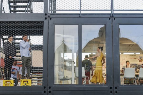 Výstava Brána do města zahajuje provoz galerie Paluby Hamburk