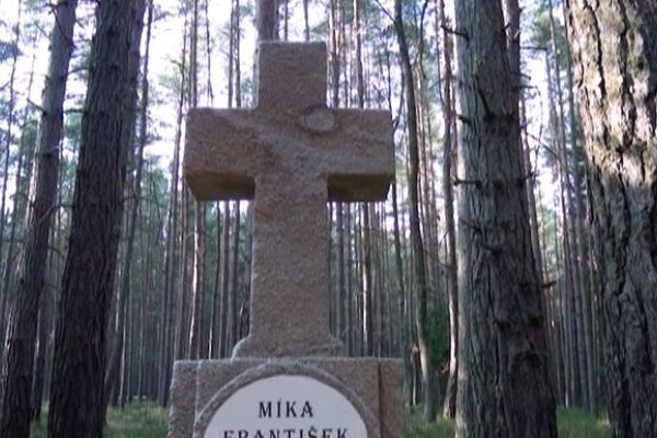 PLZEŇSKÁ 1: Bolevečtí rodáci obnovili další památné místo