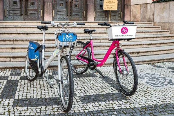 Nové memorandum o poskytování sdílených kol má zajistit lepší fungování bikesharingu na území Prahy