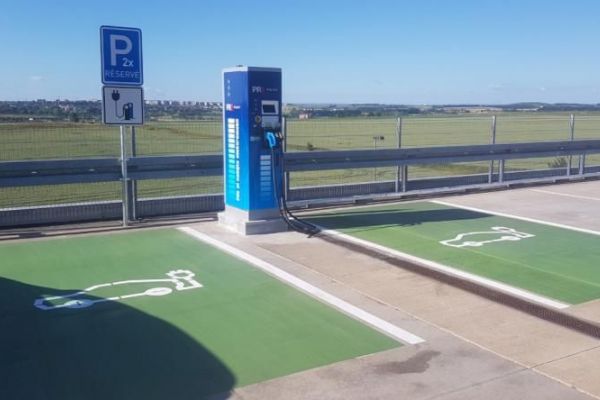 Praha podá dvě žádosti o dotace z evropských fondů na vybudování dobíjecích stanic pro elektromobily