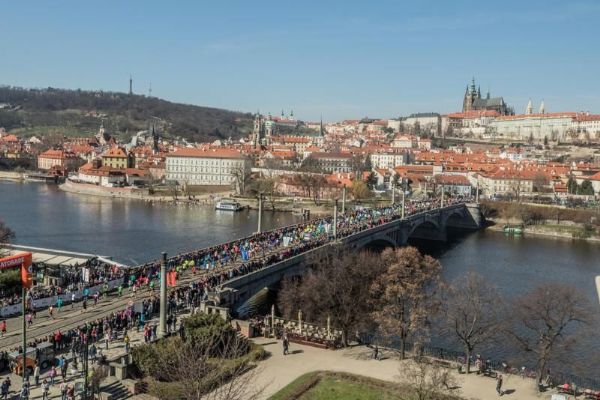 Pražský půlmaraton dočasně omezí dopravu v centru města