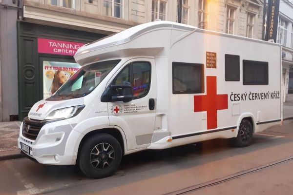 Ráno vyjel do pražských domovů pro seniory první mobilní očkovací tým
