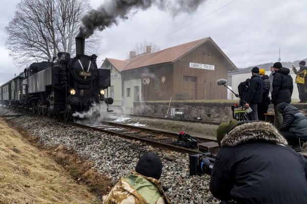 Legendární Zubrnická železnice ožívá: Tichá pošta natáčí scény válečného příběhu