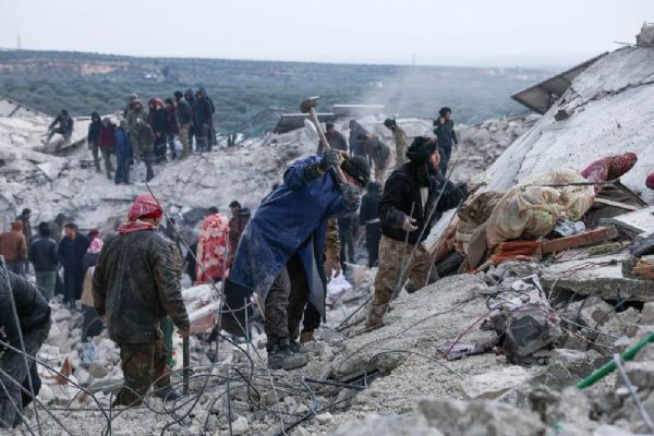 Zemětřesení v Turecku a Sýrii: Lékaři bez hranic ošetřují raněné a dodávají materiální pomoc