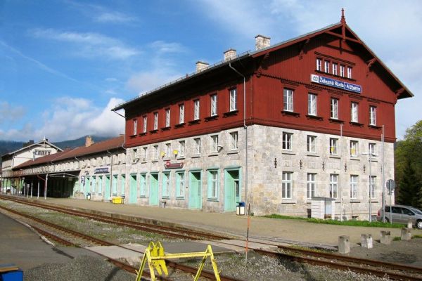 Skončila oprava výpravní budovy nádraží v Železné Rudě – Alžbětíně