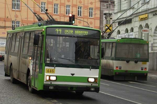 Stovky dětí dluží v Plzni za jízdu hromadnou dopravou načerno