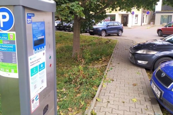 Děčín modernizuje parkovací systém, parkovné lze platit přes novou aplikaci