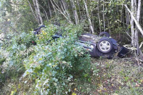 Dopravní nehoda osobního auta u obce Hlinná