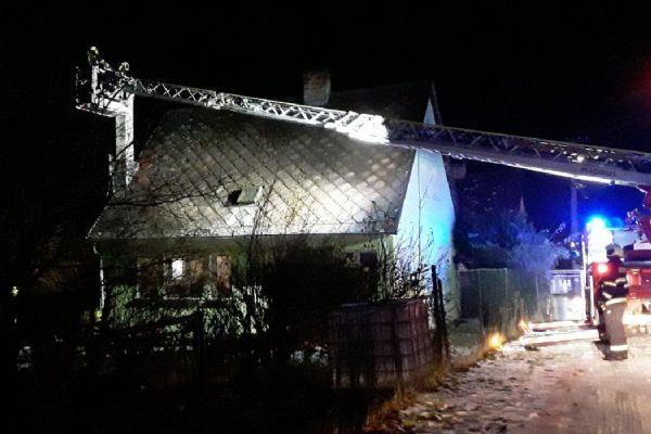 Arnoltov: Čtyři jednotky hasičů vyjížděly ve středu večer k požáru rodinného domu
