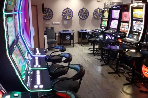 Karlovarsko: Celníci zajistili při kontrolách hazardu během loňského roku 36 nelegálních herních automatů
