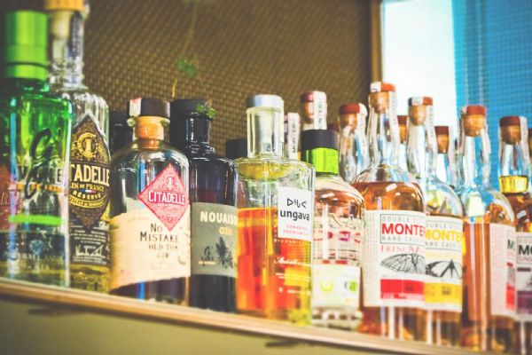 Karlovarský kraj: Celníci zajistili 300 litrů alkoholu bez dokladů